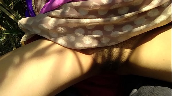 देशी ललिता भाभी को खेत में लपका कर चोदा